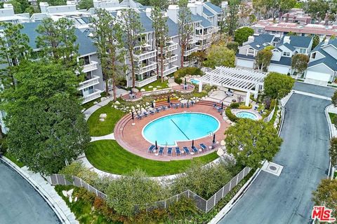 Photo of 13078 Mindanao Way #314, Marina Del Rey, CA 90292 (MLS # 26831929)