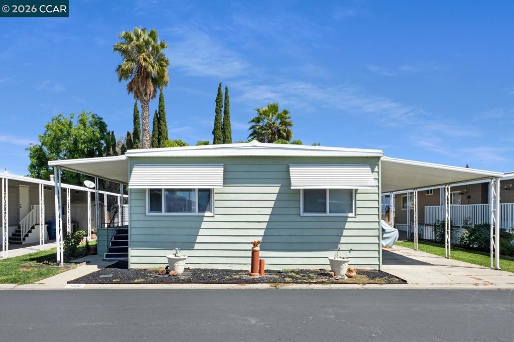 2322 Dalis Dr