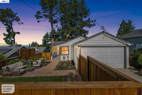 Photo of 39 Chatsworth Ct, Oakland, CA 94611 (MLS # 41129504)