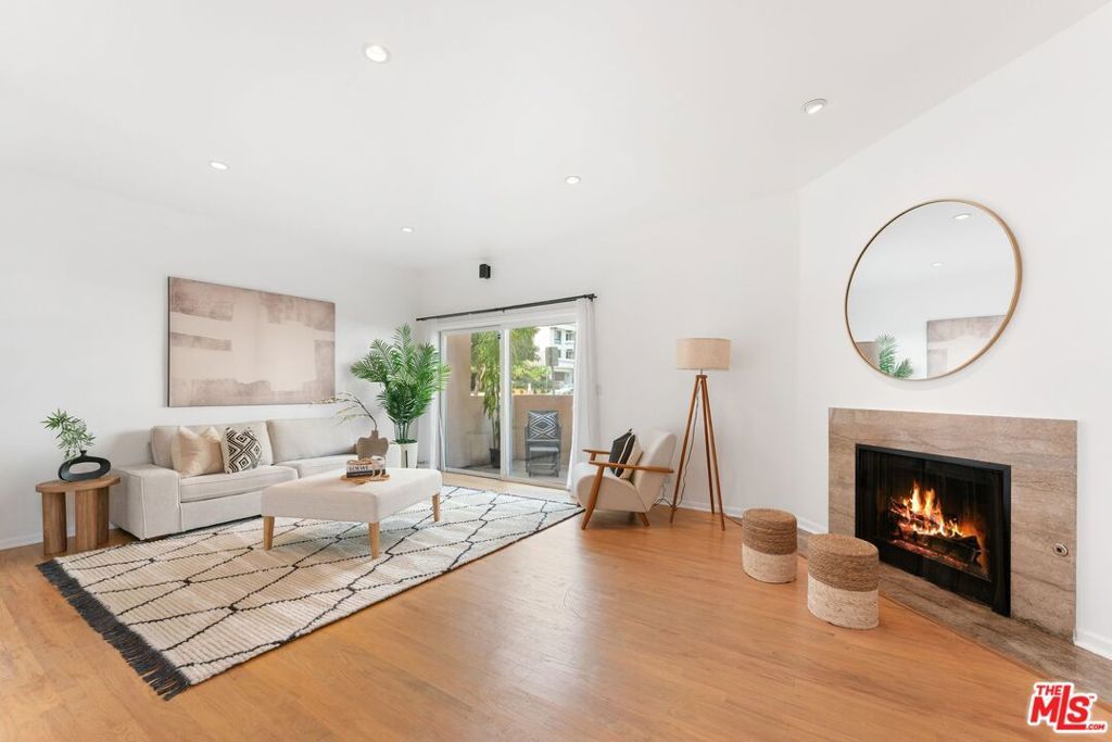 Photo of 1103 S Westgate Avenue #1, Los Angeles, CA 90049 (MLS # 25594289)