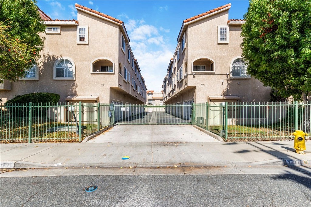 1727 W 149th Street E