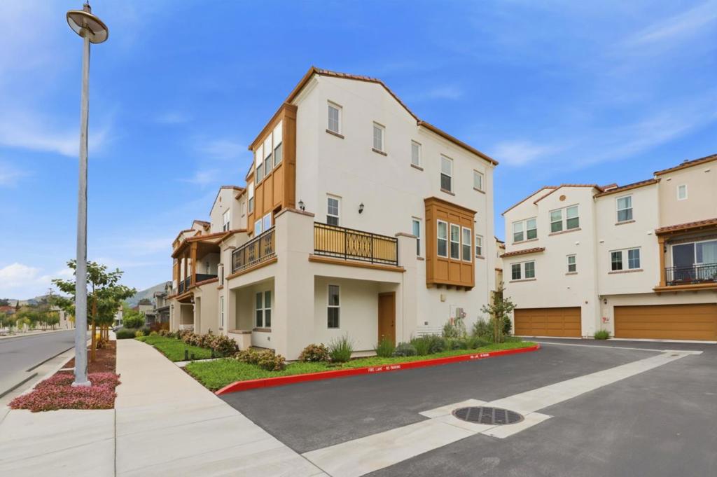 625 Los Castanos Drive