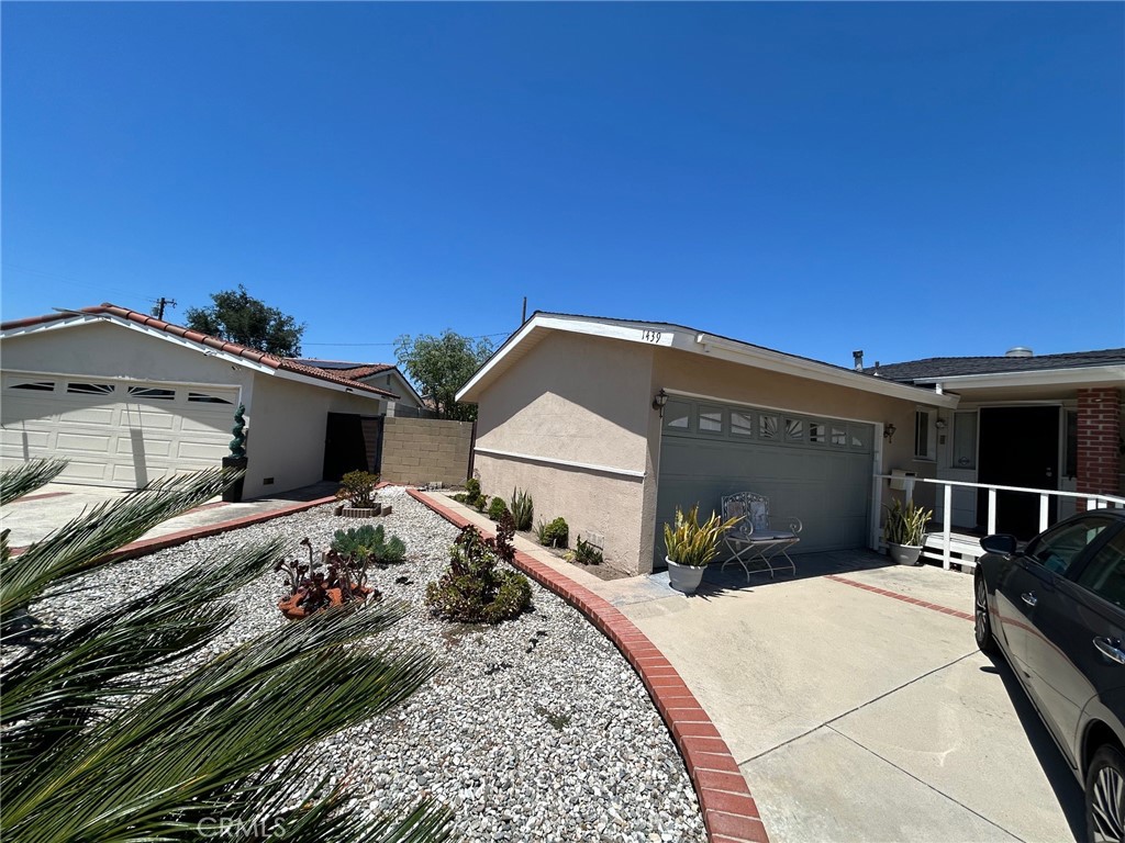 1439 W Kiama