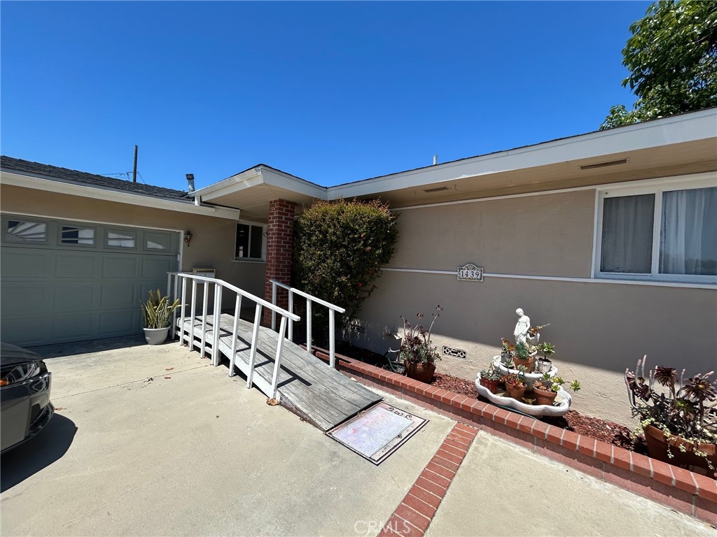 1439 W Kiama