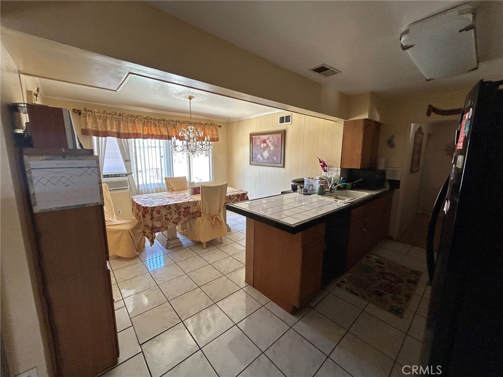 1439 W Kiama