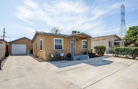 Photo of 672 E 112th Street, Los Angeles, CA 90059 (MLS # WS26052205)