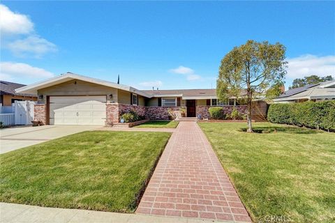 Photo of 9733 KESSLER Avenue, Chatsworth, CA 91311 (MLS # SR25240152)