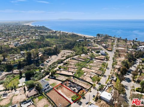 Photo of 566 N Las Casas Avenue, Pacific Palisades, CA 90272 (MLS # 26671663)