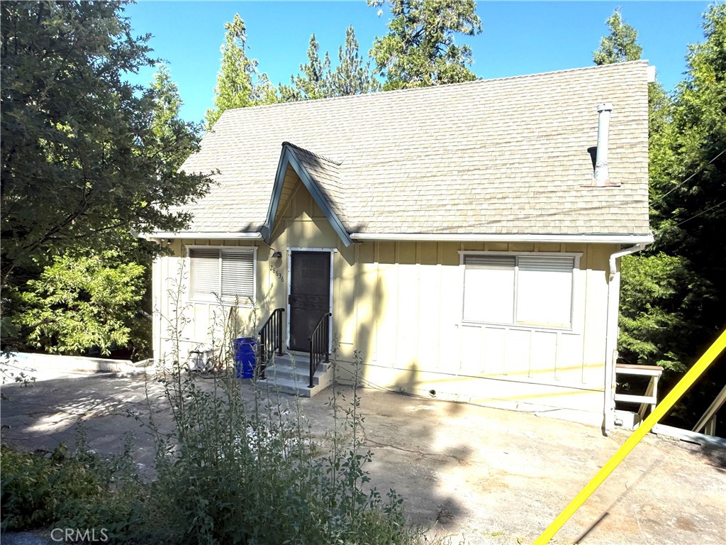 Partial Furnished 3BR/2BA Cabin Home in Arrowhead Woods – Lake Rights Included. This charming home has 3-bedrooms, 2-bath just minutes from the lake, Village, grocery stores, and dining.
Main level offers level entry, a cozy living room with wood-burning stove, kitchen with breakfast bar, one bedroom, full bath, and laundry room next to the kitchen. Upstairs has two bedrooms, a full bath with jacuzzi tub, and a small loft for kids.
Driveway and street parking available.