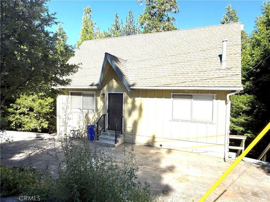 Partial Furnished 3BR/2BA Cabin Home in Arrowhead Woods – Lake Rights Included. This charming home has 3-bedrooms, 2-bath just minutes from the lake, Village, grocery stores, and dining.
Main level offers level entry, a cozy living room with wood-burning stove, kitchen with breakfast bar, one bedroom, full bath, and laundry room next to the kitchen. Upstairs has two bedrooms, a full bath with jacuzzi tub, and a small loft for kids.
Driveway and street parking available.