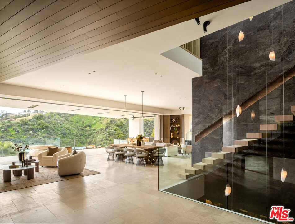1055 Stradella Road
