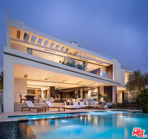 1055 Stradella Road Los Angeles CA 90077
