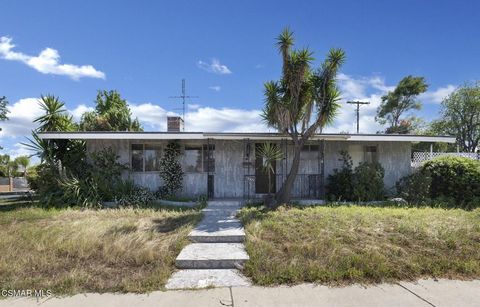 Photo of 13500 Strathern Street, Panorama City, CA 91402 (MLS # 226001901)