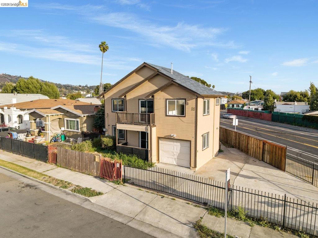 2562 E 60th AVE