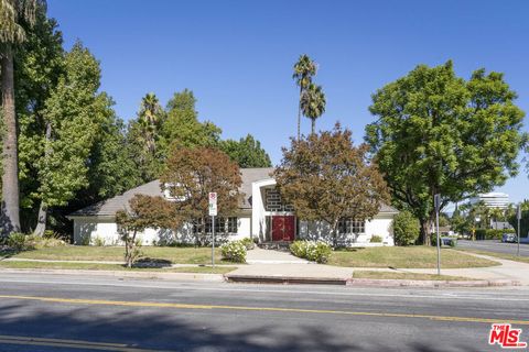 Photo of 15405 Valley Vista Boulevard, Sherman Oaks, CA 91403 (MLS # 25621729)