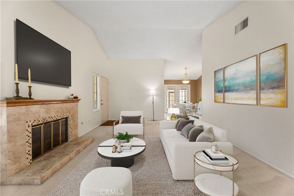 Photo of 19962 Avenue Of The Oaks, Newhall, CA 91321 (MLS # SR25243332)