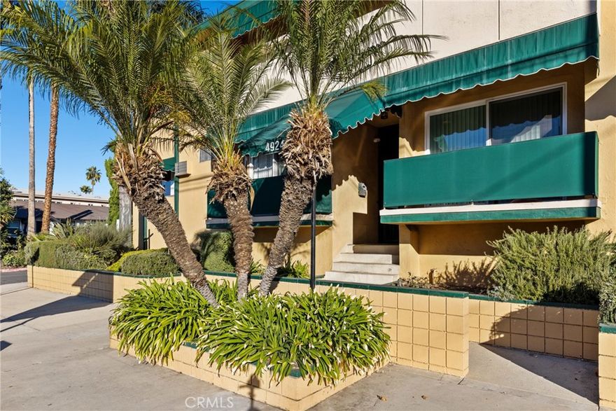 Charming top floor 2 bedroom and 2 bath apartment in the heart of Sherman Oaks. This unit features an open floor plan with lots of natural light. One bedroom has its own bathroom. There is plenty of closet space in the bedrooms and hallway. The complex amenities include a pool, laundry room, intercom access, gated covered parking with storage, and is pet friendly. Minutes away from fine dining, all the local eateries, shopping and entertainment.