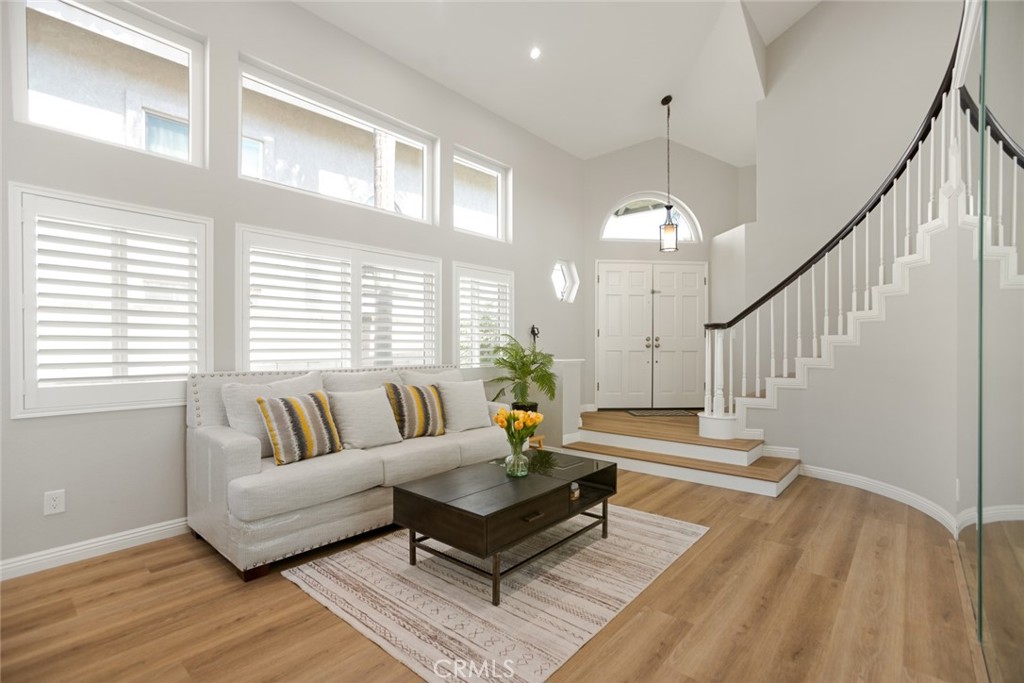 2207 Hedgerow Lane