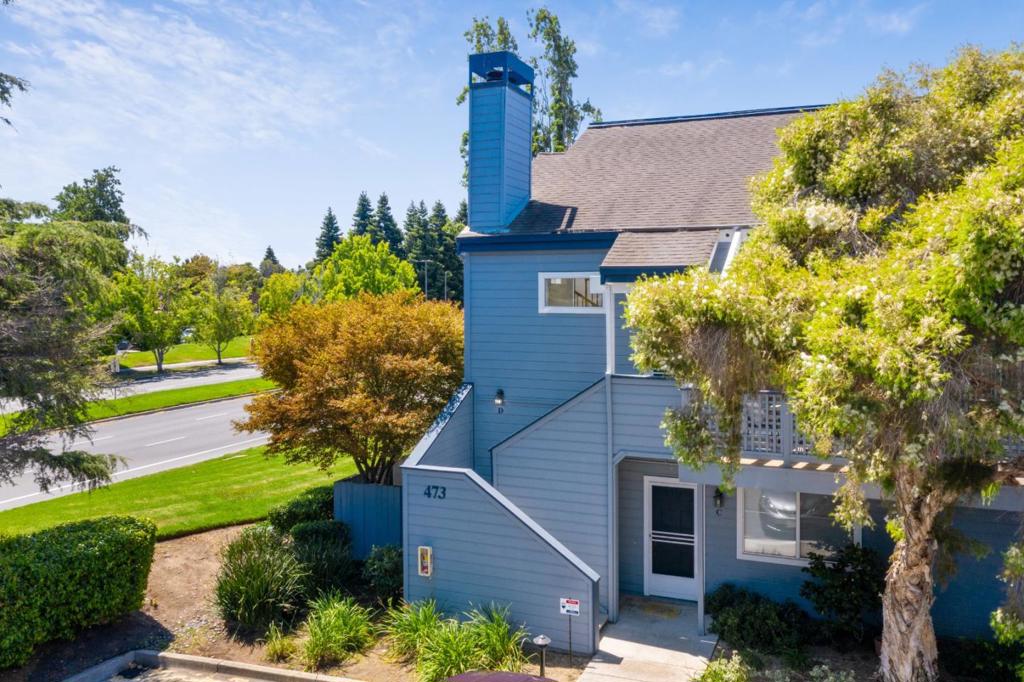 This could be one of the best locations at Peninsula landing! Privacy abounds-Located at the very end of the complex with endless parking. This is a true end unit with no other unit looking in on you. The entrance opens up to acres of greenbelt just steps away! Townhome style condo with 2 MBR suites, 2 full baths and a spacious skylit loft that can serve as an office or family room. Kitchen has granite countertops, stainless steel oven, microwave and breakfast bar will be wonderful for cooking and entertaining. Uplifting, bright & airy two-story high ceiling living room with open floorplan features a cozy wood-burning fireplace. Lots of natural light almost all day long! Bedroom closets offer plenty of space. Each master suite has its own balcony and a large deck with extra storage. Rarely available 1-car garage with a 3'x 11' locked storage room in front. Close to everything, green-belt bay trails, Oracle, library, shopping, restaurants and easy access to 101!