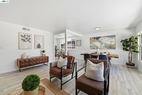 Photo of 31070 Meadowbrook Ave, Hayward, CA 94544 (MLS # 41140483)