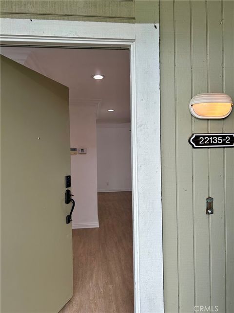 Photo of 22135 Burbank Blvd #2, Woodland Hills, CA 91367 (MLS # SR25246681) Photo of 22135 Burbank Blvd #2, Woodland Hills, CA 91367 (MLS # SR25246681)