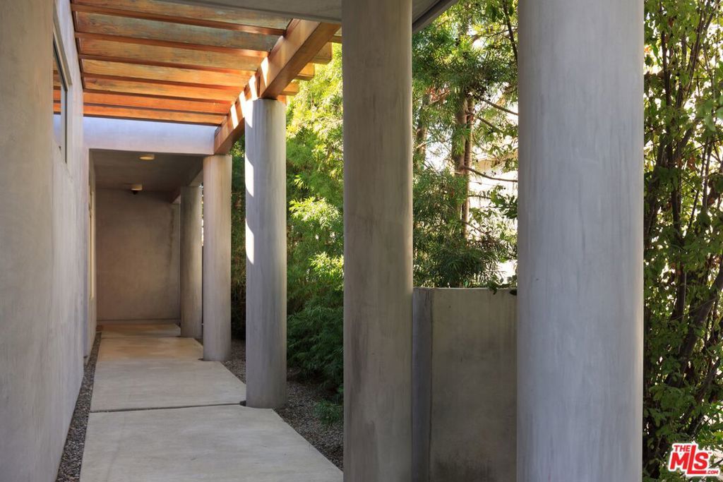 Photo of 507 N Lucerne Boulevard, Los Angeles, CA 90004 (MLS # 24448821)