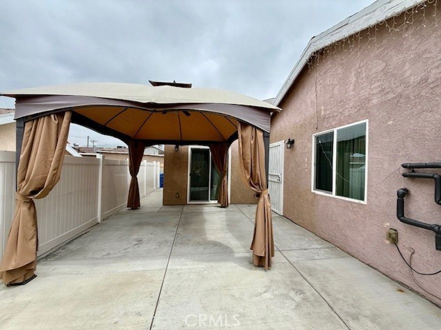 This beautifully updated detached ADU offers the perfect blend of space, privacy, and comfort. Featuring 2 bedrooms and 2 bathrooms, this unit boasts over 875 sq ft with a bright open floor plan. Kitchen with quartz countertops, stainless steel appliances, and plenty of cabinet space. Both bedrooms are generously sized, and the bathrooms are upgraded with contemporary finishes. Stay comfortable year-round with central AC and heat, and enjoy the convenience of an in-unit washer and dryer. Step outside to your own private outdoor area—perfect for lounging, dining, or simply relaxing or entertaining. With a private entrance and peaceful surroundings, this home offers a quiet retreat while still being close to local parks, shopping, and dining.