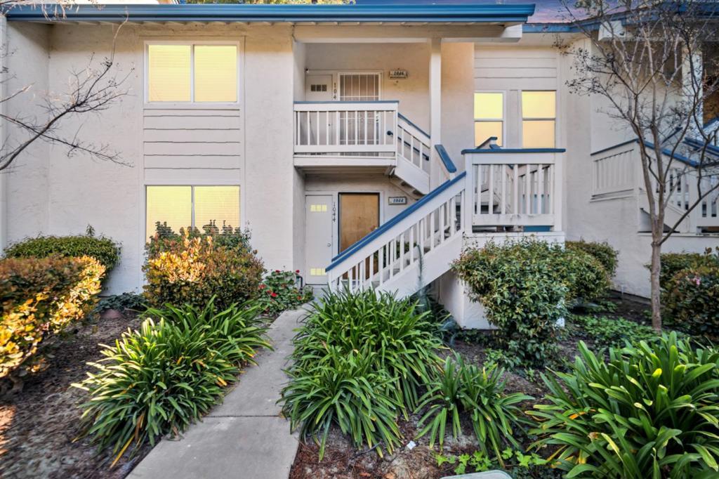 Ideal for first-time homebuyers or investors alike, this stunning condo is nestled in the vibrant heart of San Jose. Boasting numerous recent upgrades, including fresh interior paint, new flooring, refreshed cabinets with quartz countertops, and a brand-new bathroom, this residence offers modern comfort and style. Situated within the sought-after Summerton Condominium community, it enjoys a prime location overlooking the tennis court and features a patio with serene pond views.