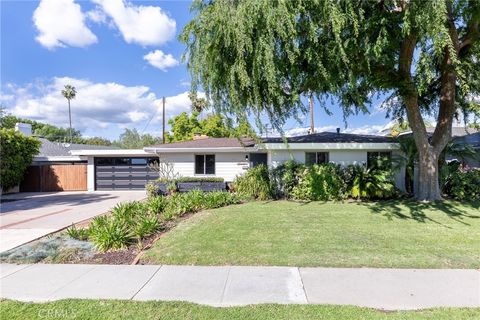 Photo of 2033 E Fern Dr, Fullerton, CA 92831 (MLS # PW26038140)