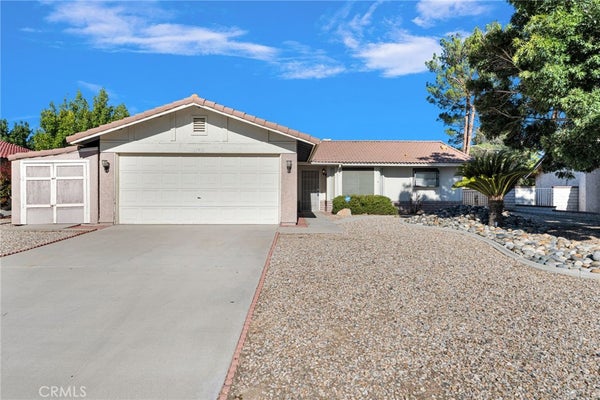 15710 NASSAU DR, VICTORVILLE, CA 92395 - Image 0961e5729045010f3e412ea3c3d35e58/1754330687