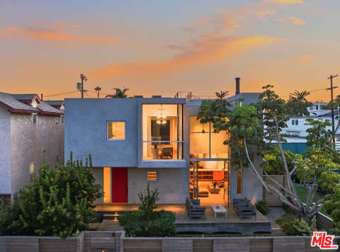 Photo of 2801 Sanborn Avenue, Los Angeles, CA 90291 (MLS # 26876603)