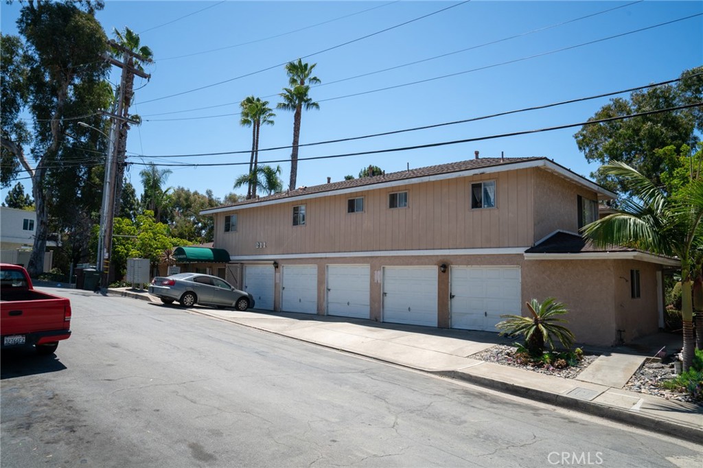 211 W Marquita