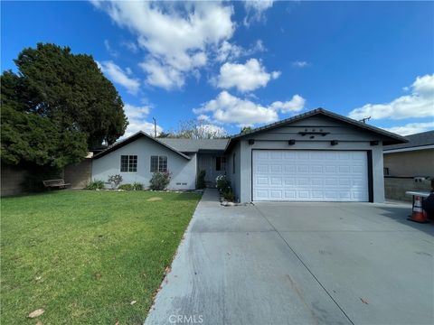 Photo of 443 W Houston Ave, Fullerton, CA 92832 (MLS # CV26085415)