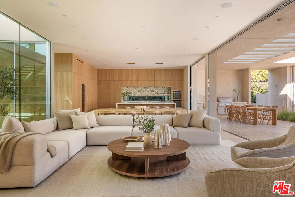 Properties 3 634 Moreno Avenue