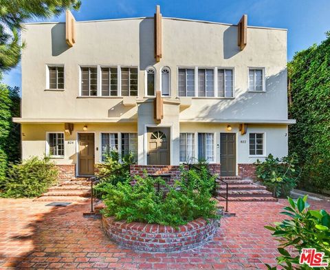 Photo of 822 N Hayworth Avenue, Los Angeles, CA 90046 (MLS # 26652925)