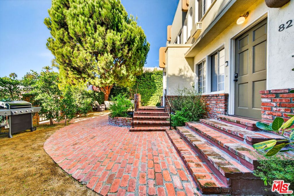 822 N Hayworth Avenue