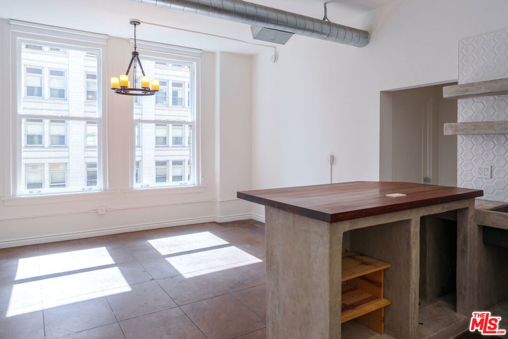 215 W 7th Street 707