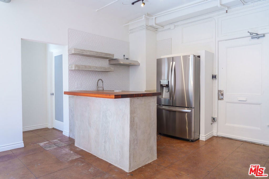 215 W 7th Street 707