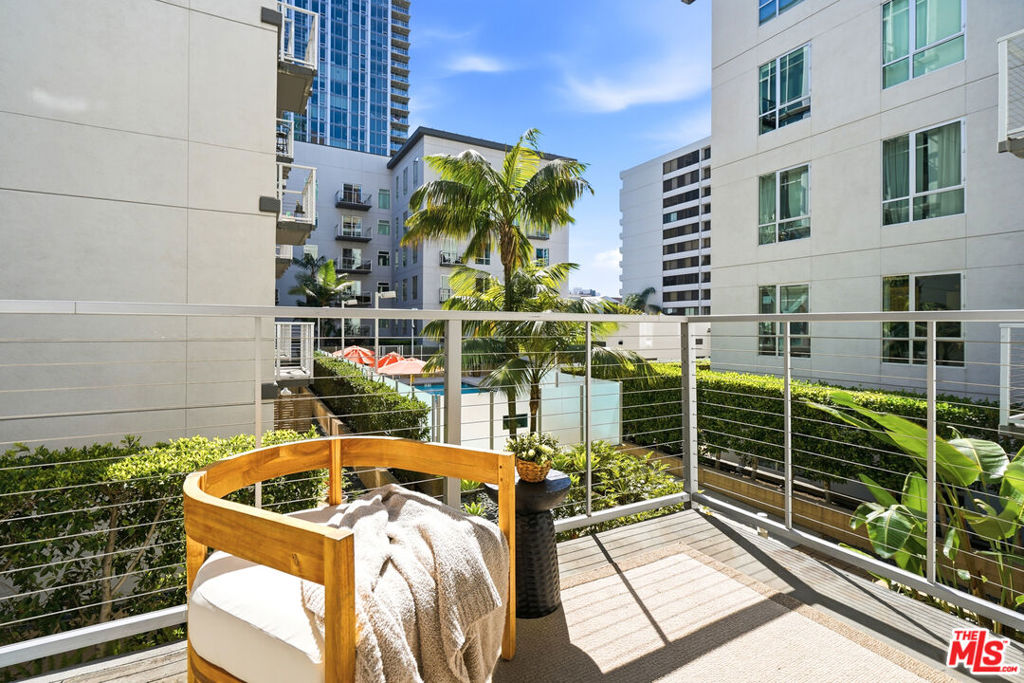 645 W 9th Street 342