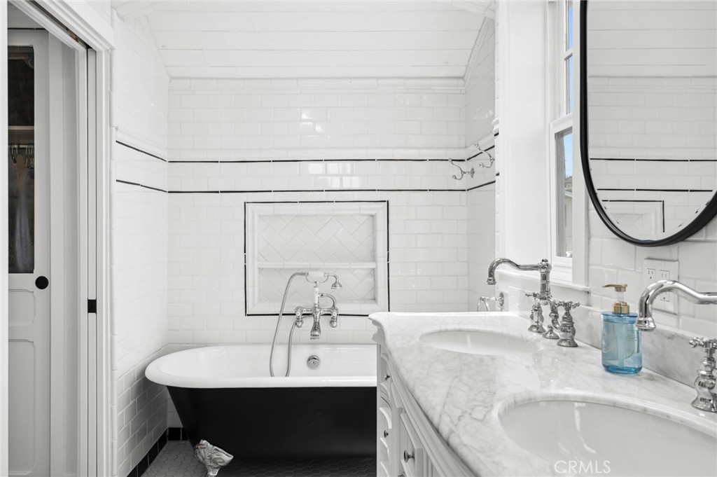 The Village (VIL) - Residential Lease