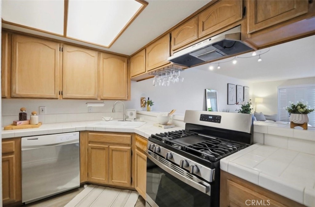 1335 Newport Avenue 202