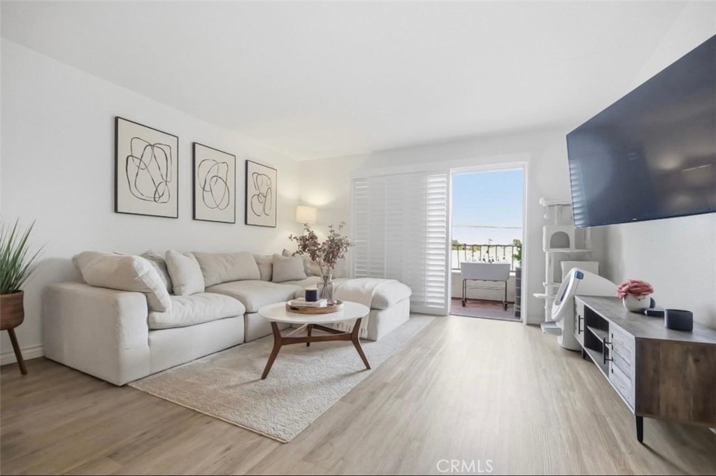 1335 Newport Avenue 202