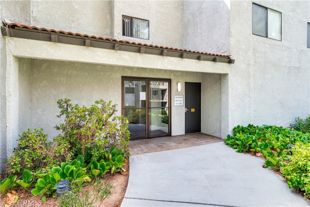 LOCATION, LOCATION, LOCATION, This spacious and open floor plan is a 2 bedrooms 2 Bathroom Condo and is close to Historic Downtown Redlands in the Secluded Fernwood Gated Community. This established community is a short walk to Downtown Redlands which has a variety of restaurants to eat at, plenty of boutiques for unique shopping and bars for an evening of fun. The Fernwood Community is gorgeously maintained with lush landscaping from end to end. Their clubhouse offers a large enclosed heated swimming pool, spa, tennis court/pickle ball, recreation room and a workout area. The HOA dues includes water, sewer, trash and insurance.
This 2 bedroom Condo is 1,188 sqft of open living space. Kitchen has tile flooring and granite counter tops with a breakfast bar. The living room has a sliding glass door that opens up to the patio which is a good size for entertaining. Master bedroom has a walk in closet and its own private bathroom. With this condo there is no going to the laundry mats as it has its own laundry room located by the kitchen. Did I mention this condo has 2 covered parking spaces and elevator access to your home (which this condo is right next to!)
You must stop by and see this condo it is the most affordable condo in South Redlands… See you soon.