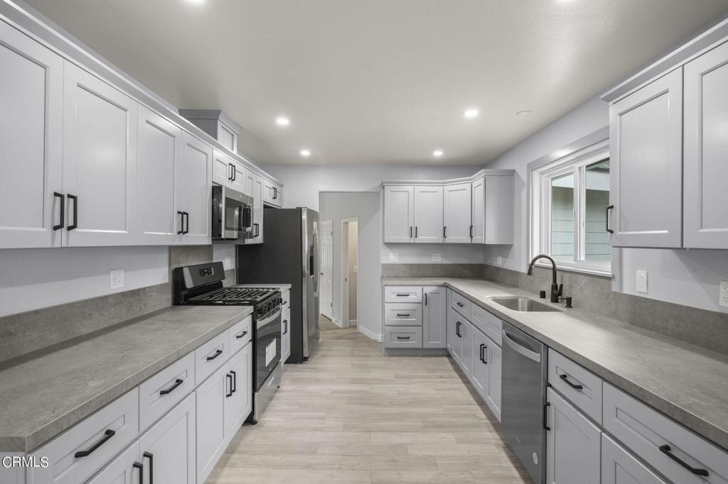 594 S La Luna Avenue