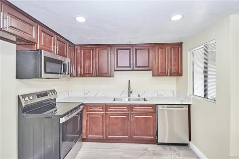 MLS: TR26096371