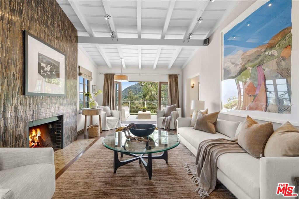3074 Lake Hollywood Drive