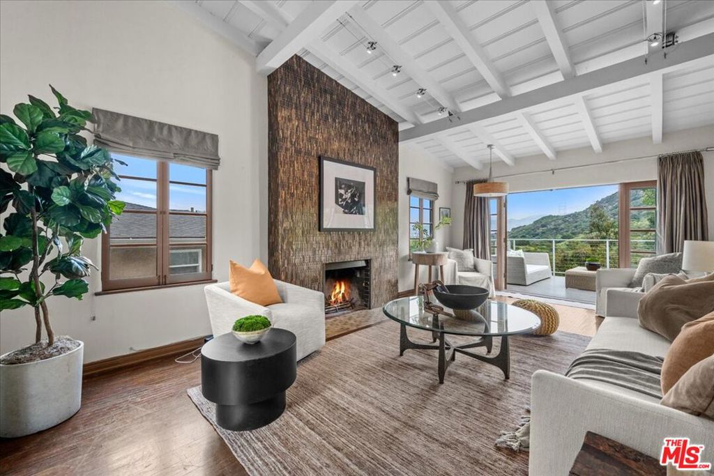 3074 Lake Hollywood Drive
