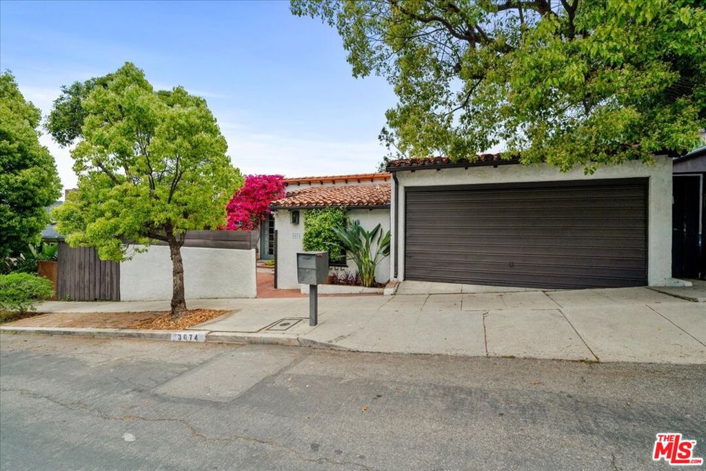 3074 Lake Hollywood Drive