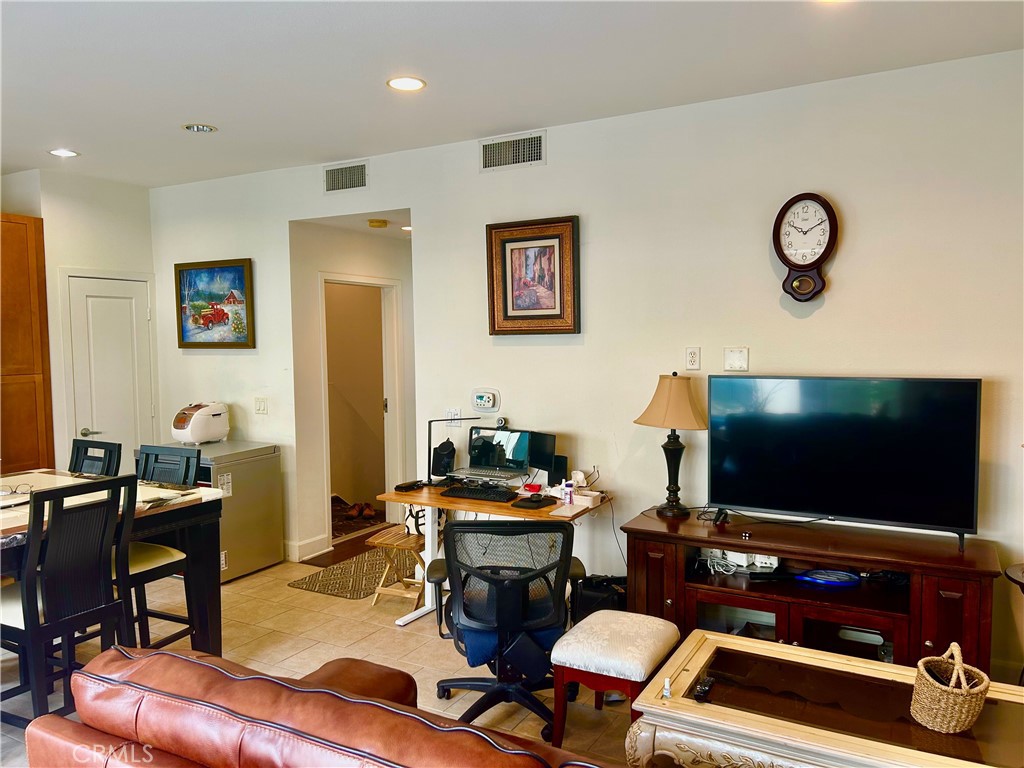 Downtown (DT) - Residential Lease