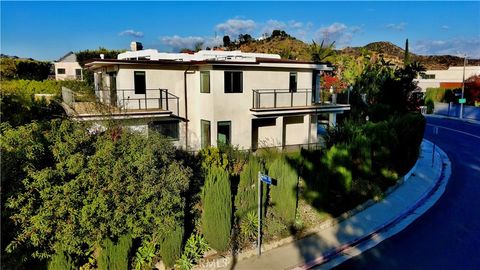 Photo of 7811 Electra Drive, Los Angeles, CA 90046 (MLS # BB26070239)